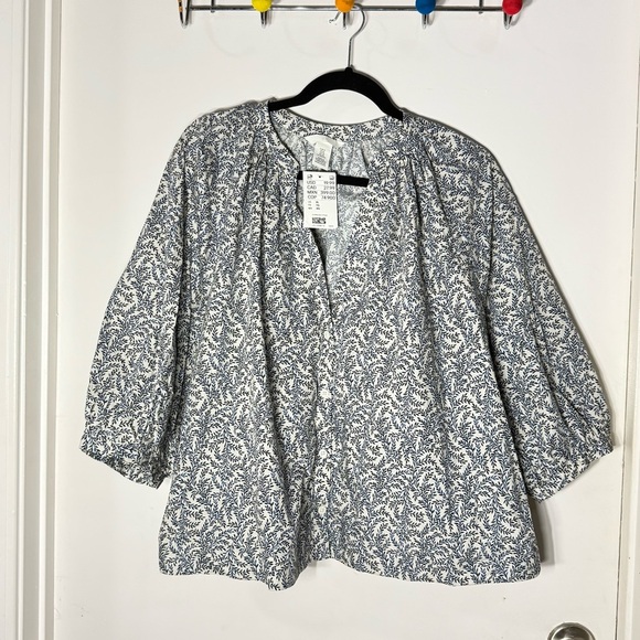 H&M Tops - H&M Women’s Blue White Leaf Print Blouse XL NWT